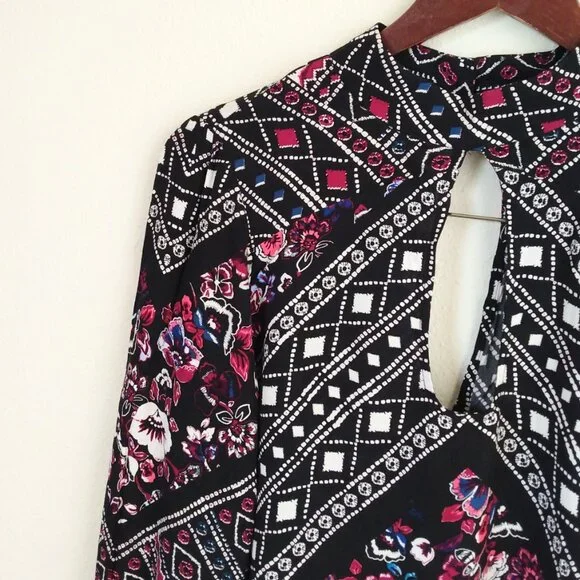 Express small black floral geometric long sleeve dress - Picture 2 of 13